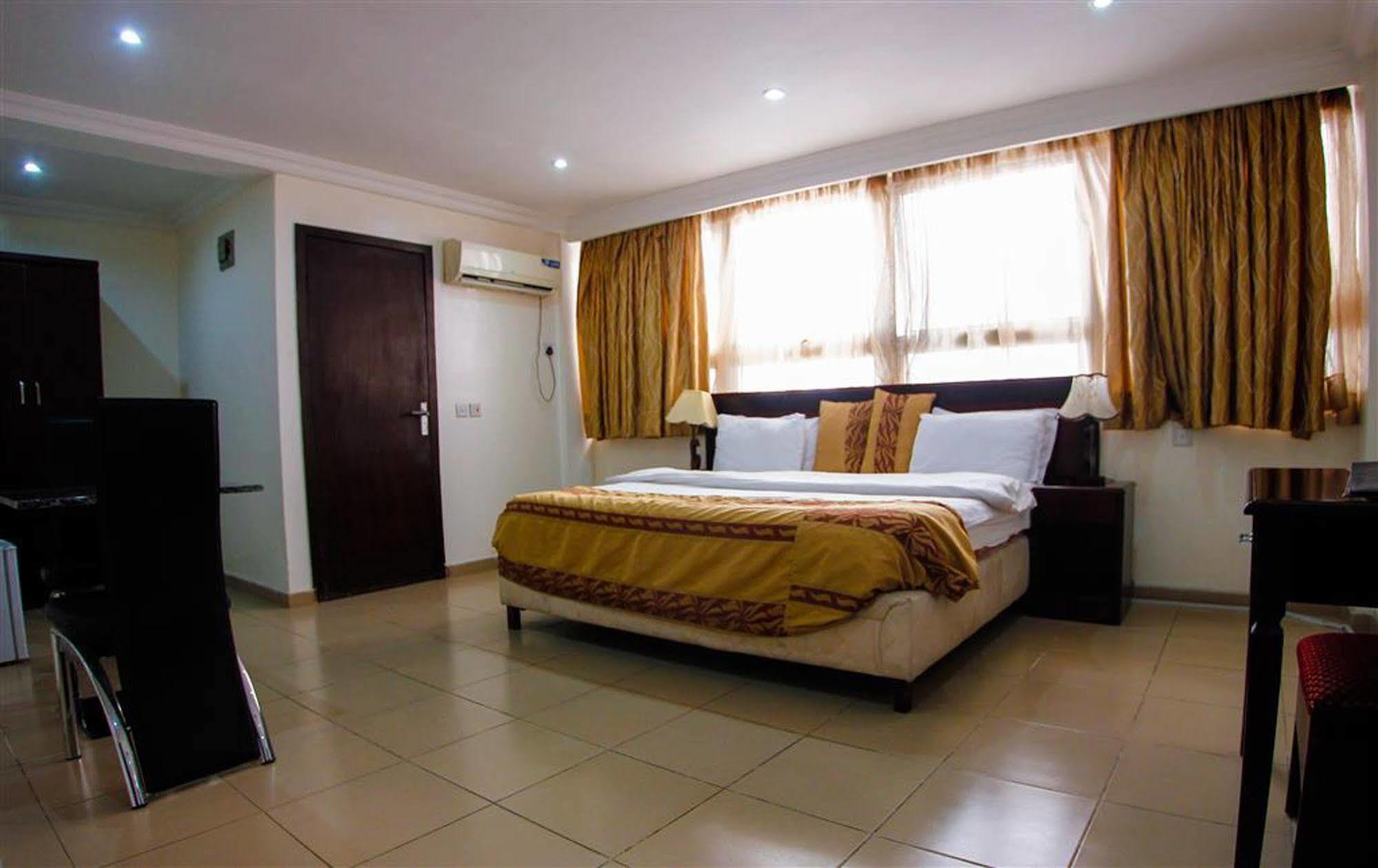 Beni Hotel Lagos Exterior foto